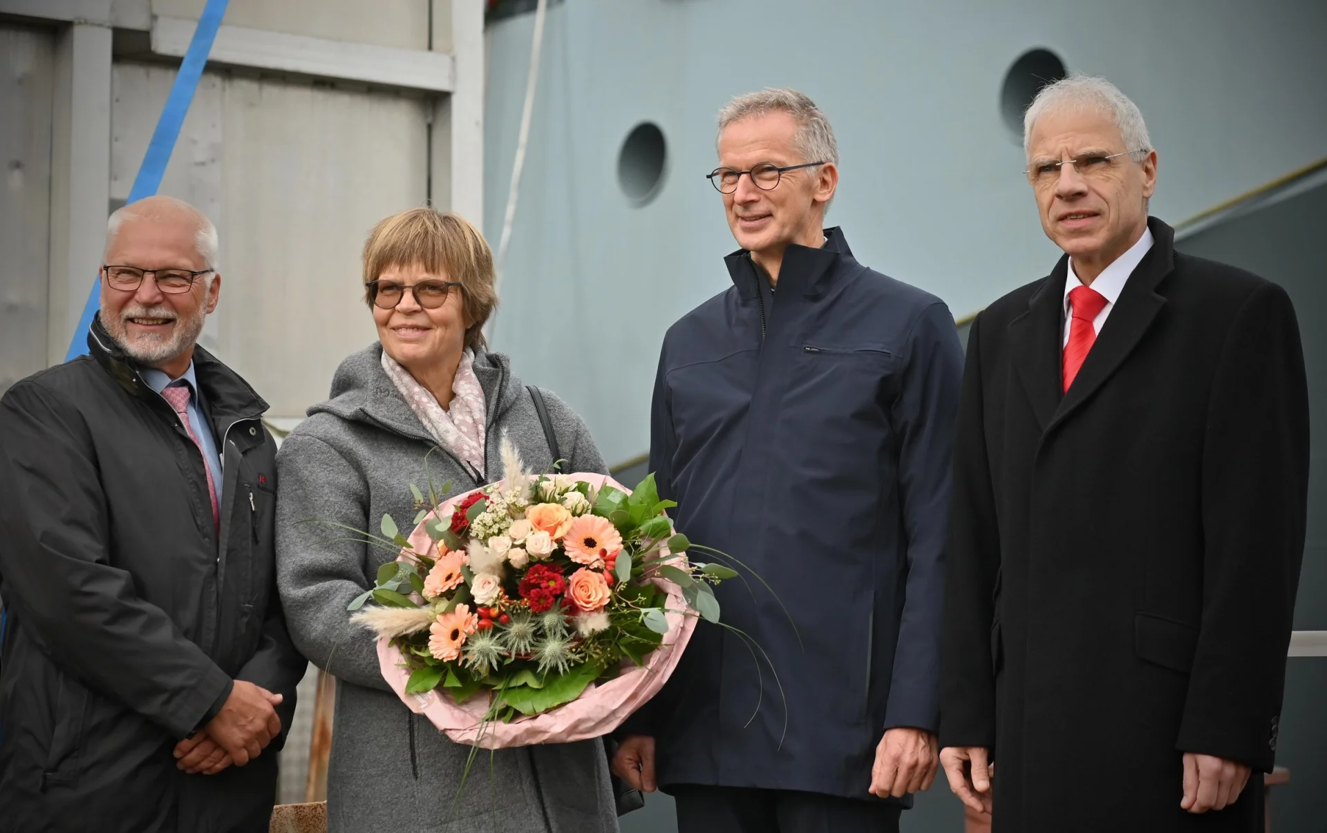 Herr Frank Menning, Direktor der Wehrtechnischen Dienststelle WTD71, Frau Maren Jonas, Taufpatin der neuen Stollergrund, Herr Holger Fassmer, Geschäftsführender Gesellschafter der Fr. Fassmer GmbH & Co.KG, Herr Dirk Weber, Leitender Technischer Regierungsdirektor BAAINBw.