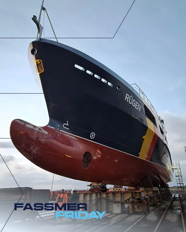 #FassmerFriday Wiedersehen in Stralsund ⚓ Das LNG-Mehrwachenschiff RÜGEN ist zur Wartung an unserem…